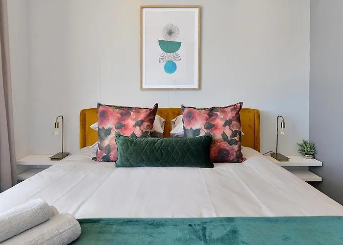Lyra - Chic Urban Apartment Living In The Heart Of Cape Town