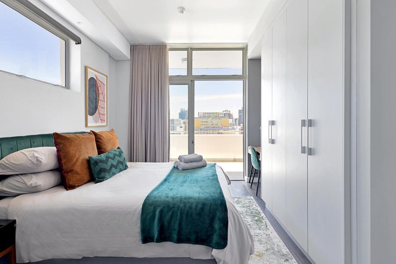 Lyra - Chic Urban Living In The Heart Of *