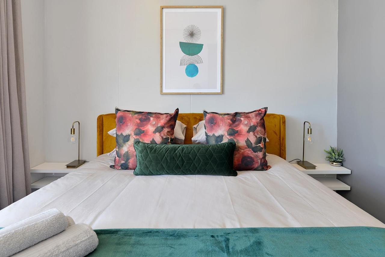 Lyra - Chic Urban Living In The Heart Of * Cape Town